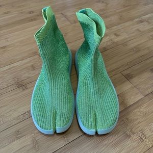 Metallic green tabi sneaker shoes